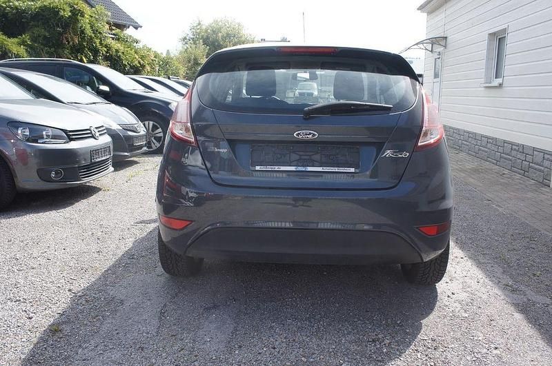Gebraucht Ford Fiesta Trend 80 PS (58 kW) 2015 Grau Limousine