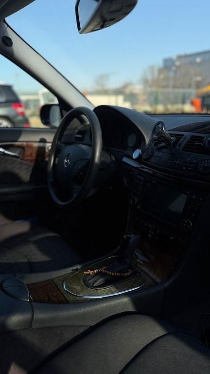 Gebraucht Mercedes E240 Classic 177 PS (130 kW) 2002 Schwarz Limousine