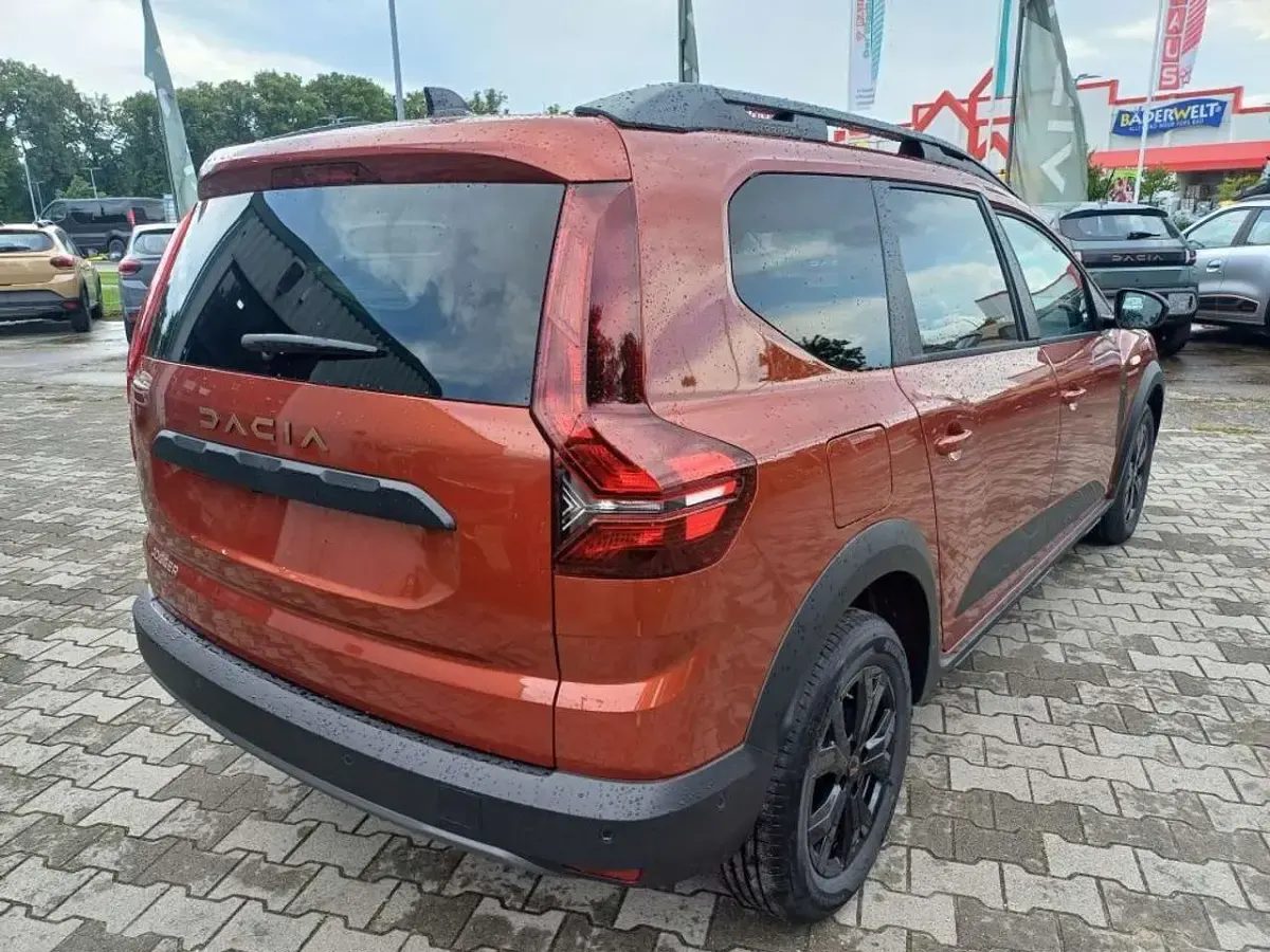 Neu Dacia Jogger Extreme 91 PS (66 kW) 2026 Terracottabraun metallic Van / Kleinbus