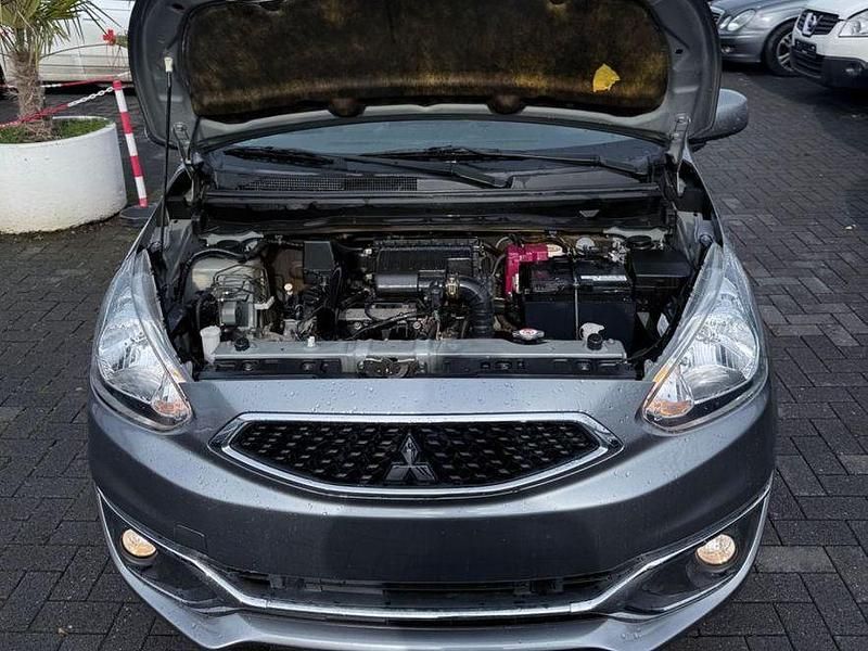 Gebraucht Mitsubishi Space Star Basis 71 PS (52 kW) 2018 Grau Kleinwagen