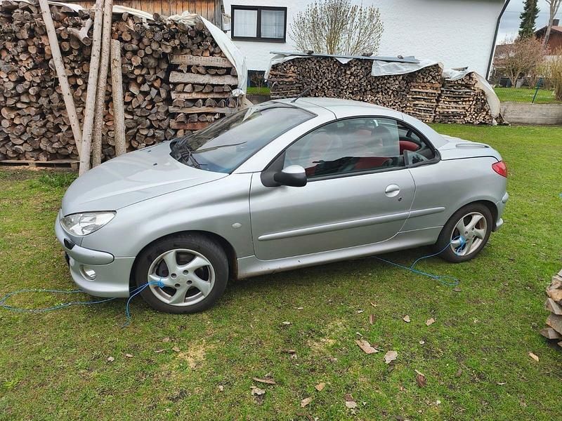 Gebraucht Peugeot 206 CC Platinum 110 PS (80 kW) 2003 Silber Cabrio