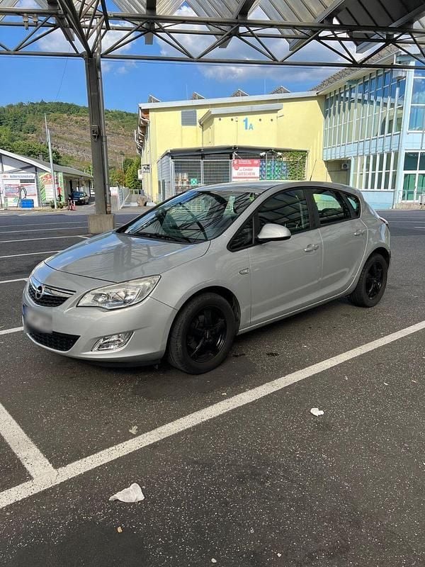 Gebraucht Opel Astra Design Edition 116 PS (85 kW) 2010 Silber Limousine