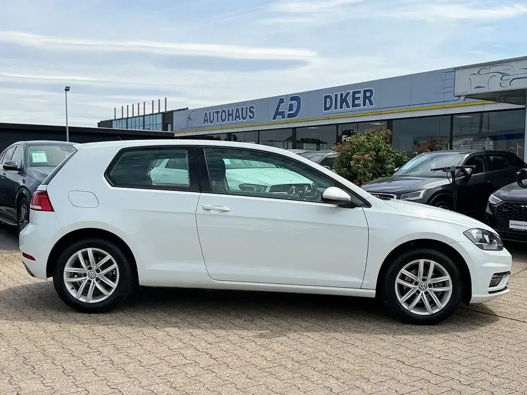 Gebraucht VW Golf VII Comfortline 110 PS (80 kW) 2018 Weiß Limousine