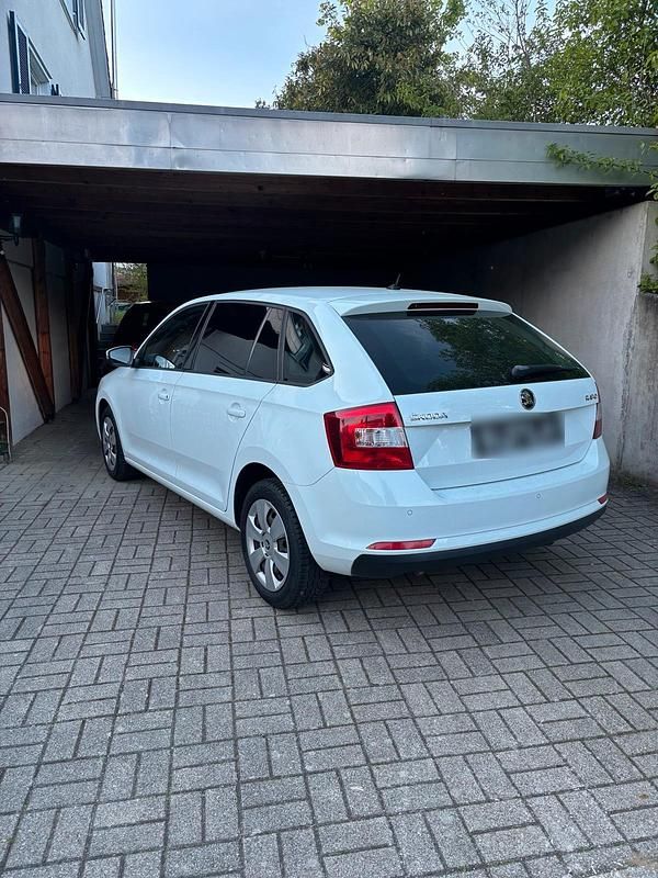 Usata Skoda Rapid 90 CV (66 kW) 2017 Bianco Utilitaria