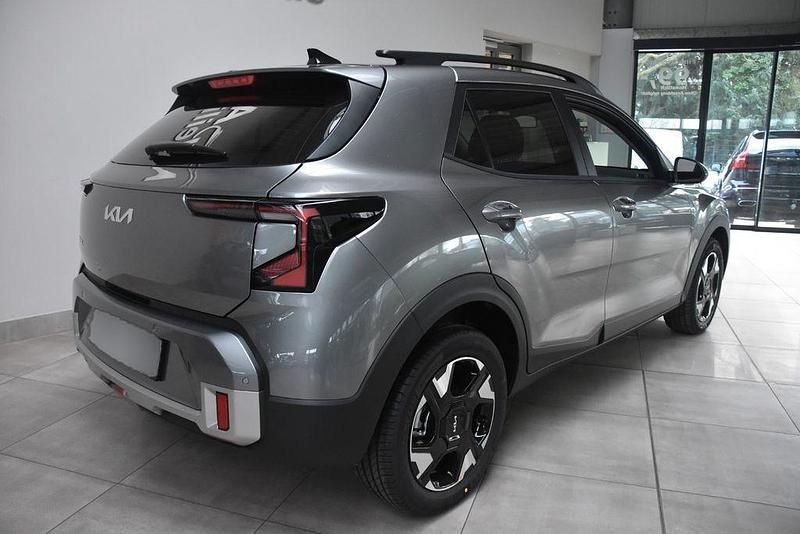 Neu Kia Stonic 101 PS (74 kW) 2026 Grau metallic SUV