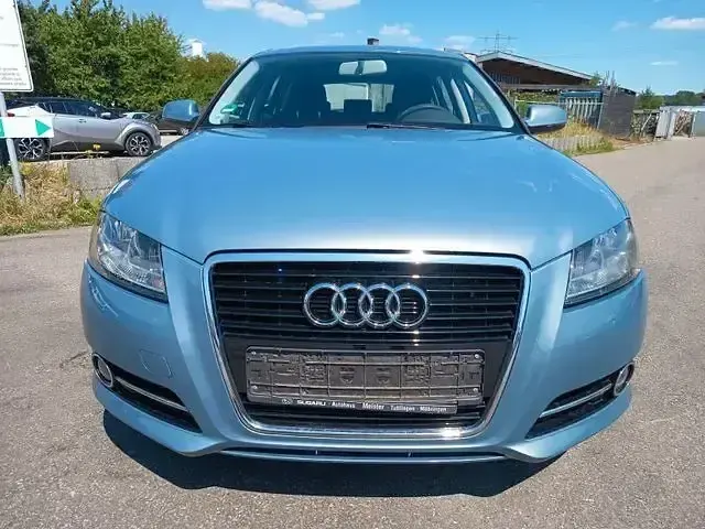 Gebraucht Audi A3 Attraction 105 PS (77 kW) 2010 Sphaerenblau Kleinwagen