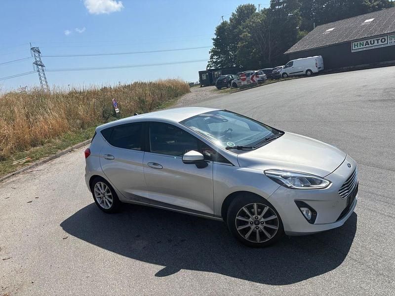 Silber Gebraucht 2018 Ford Fiesta Titanium Kleinwagen | 4.800 € (Superpreis) - Bild 1/4