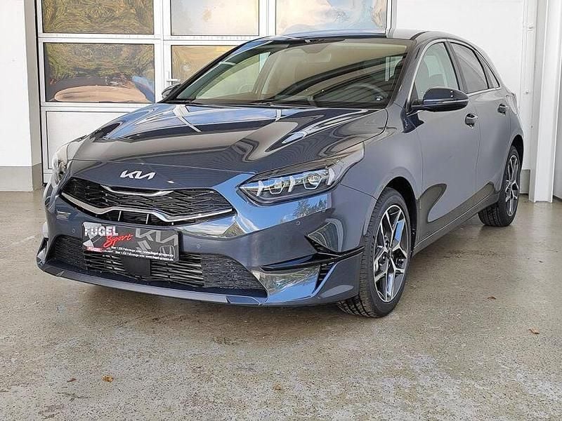 Neu Kia Ceed Style 140 PS (102 kW) 2025 Dark penta metal Kleinwagen