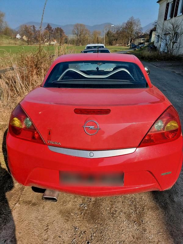 Gebraucht Opel Tigra 90 PS (66 kW) 2005 Rot Cabrio