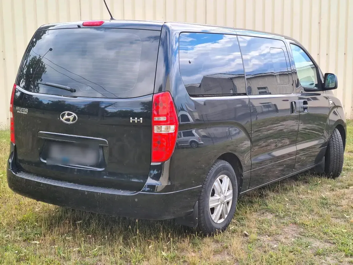 Gebraucht Hyundai H-1 Premium 170 PS (125 kW) 2017 Schwarz Van / Kleinbus