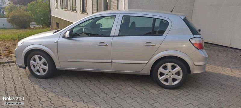 Silber Gebraucht 2006 Opel Astra Limousine | 2.799 € (Etwas zu teuer) - Bild 1/4