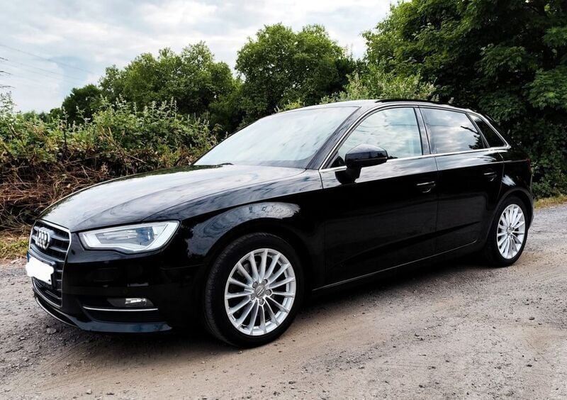 Schwarz Gebraucht 2014 Audi A3 Sportback Ambiente Limousine | 16.500 € (Teuer) - Bild 1/4