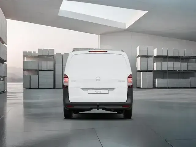Gebraucht Mercedes Vito 190 PS (139 kW) 2024 Arktikweiß Van