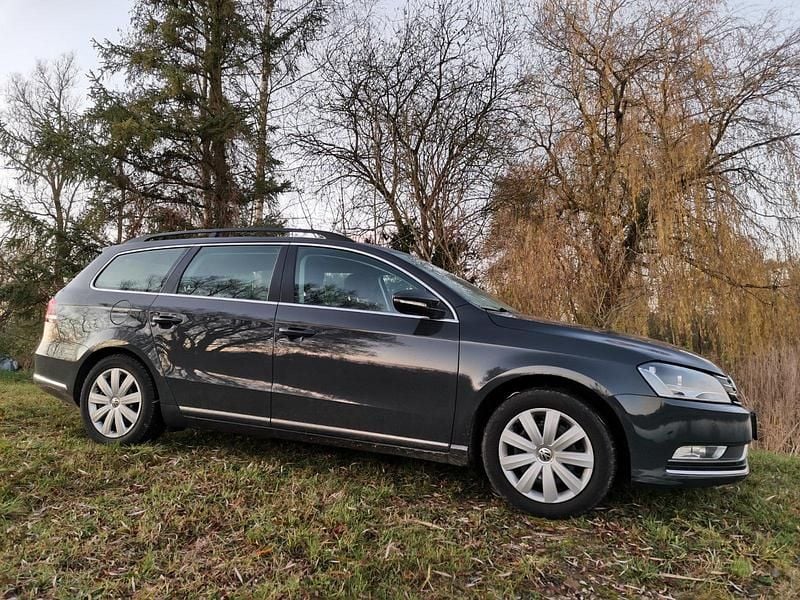 Grau Gebraucht 2014 VW Passat Comfortline Kombi | 6.900 € (Guter Preis) - Bild 1/4
