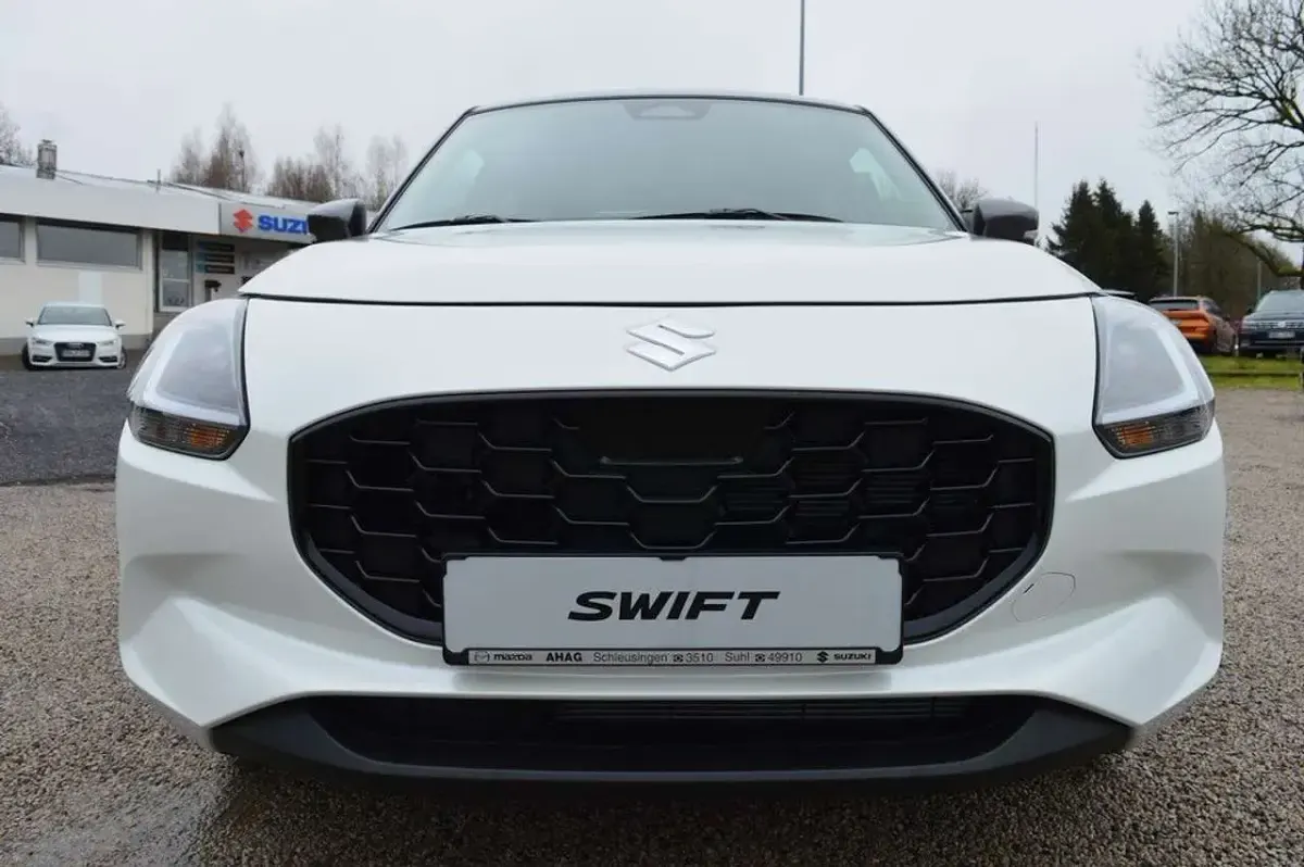 Neu Suzuki Swift Comfort+ 83 PS (61 kW) 2026 Pure/mineral gray Kleinwagen