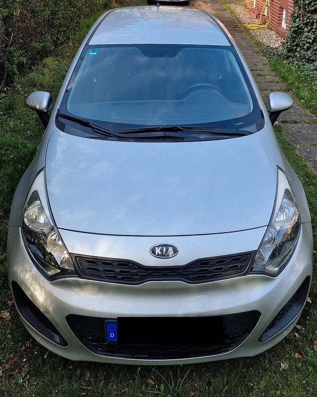 Second-hand Kia Rio Edition 7 109 CP (80 kW) 2012 Argintiu Berlinǎ