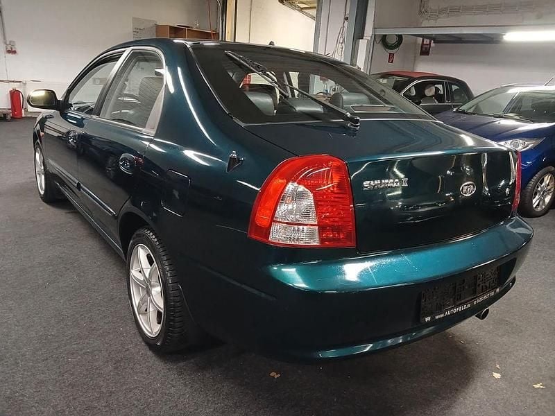 Gebraucht Kia Shuma 114 PS (83 kW) 2005 Blau Kleinwagen