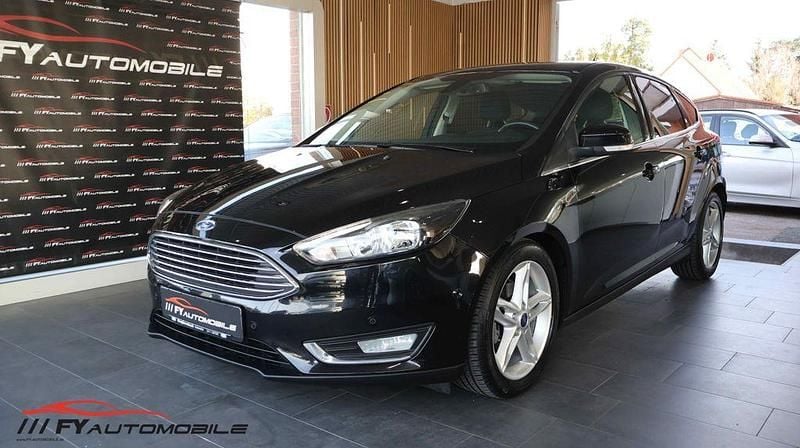 Schwarz Gebraucht 2015 Ford Focus Titanium Limousine | 6.490 € (Guter Preis) - Bild 1/4