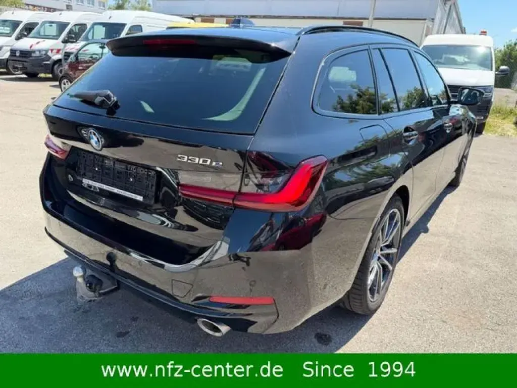 Gebraucht BMW 330e Comfort Edition 292 PS (214 kW) 2025 Saphirschwarz (metallic) Kombi