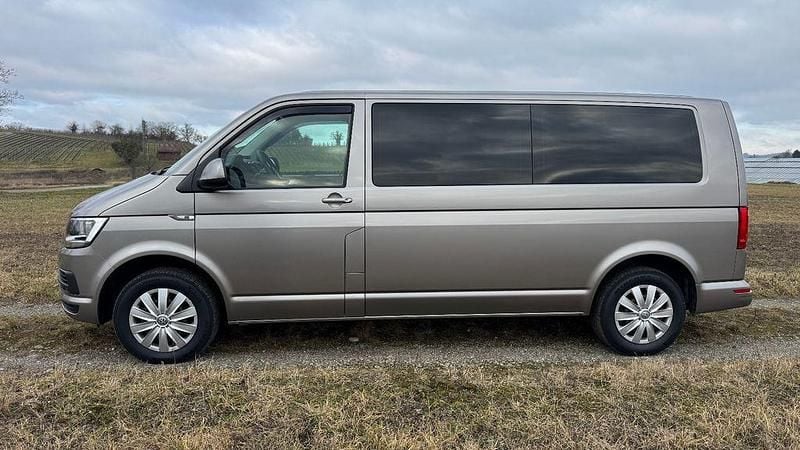 Gebraucht VW Caravelle Comfortline 150 PS (110 kW) 2017 Grau Van / Kleinbus