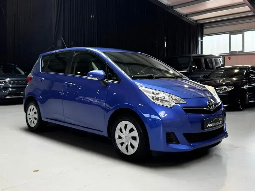 Gebraucht Toyota Verso-S Life 99 PS (72 kW) 2014 Blau Van / Kleinbus