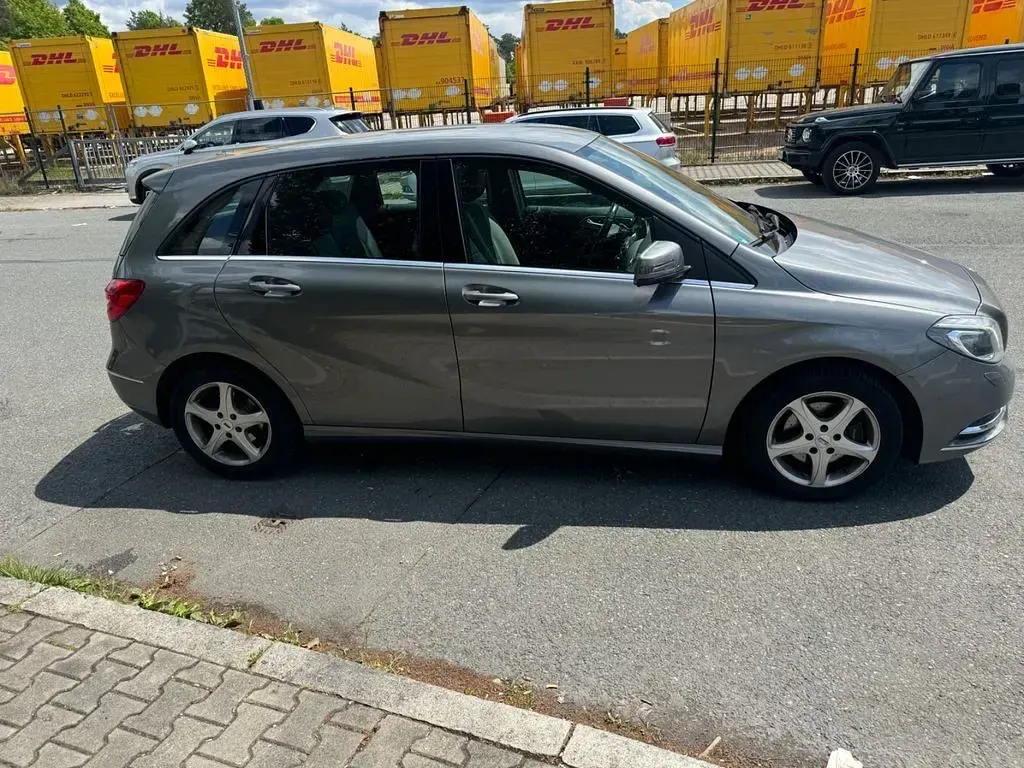 Gebraucht Mercedes B200 136 PS (100 kW) 2014 Grau Kleinwagen