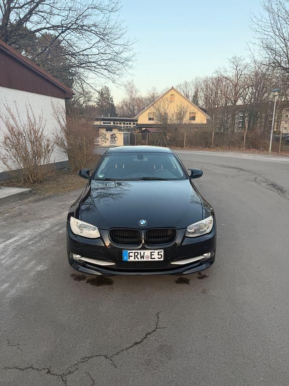 Gebraucht BMW 320 170 PS (125 kW) 2011 Schwarz Coupé