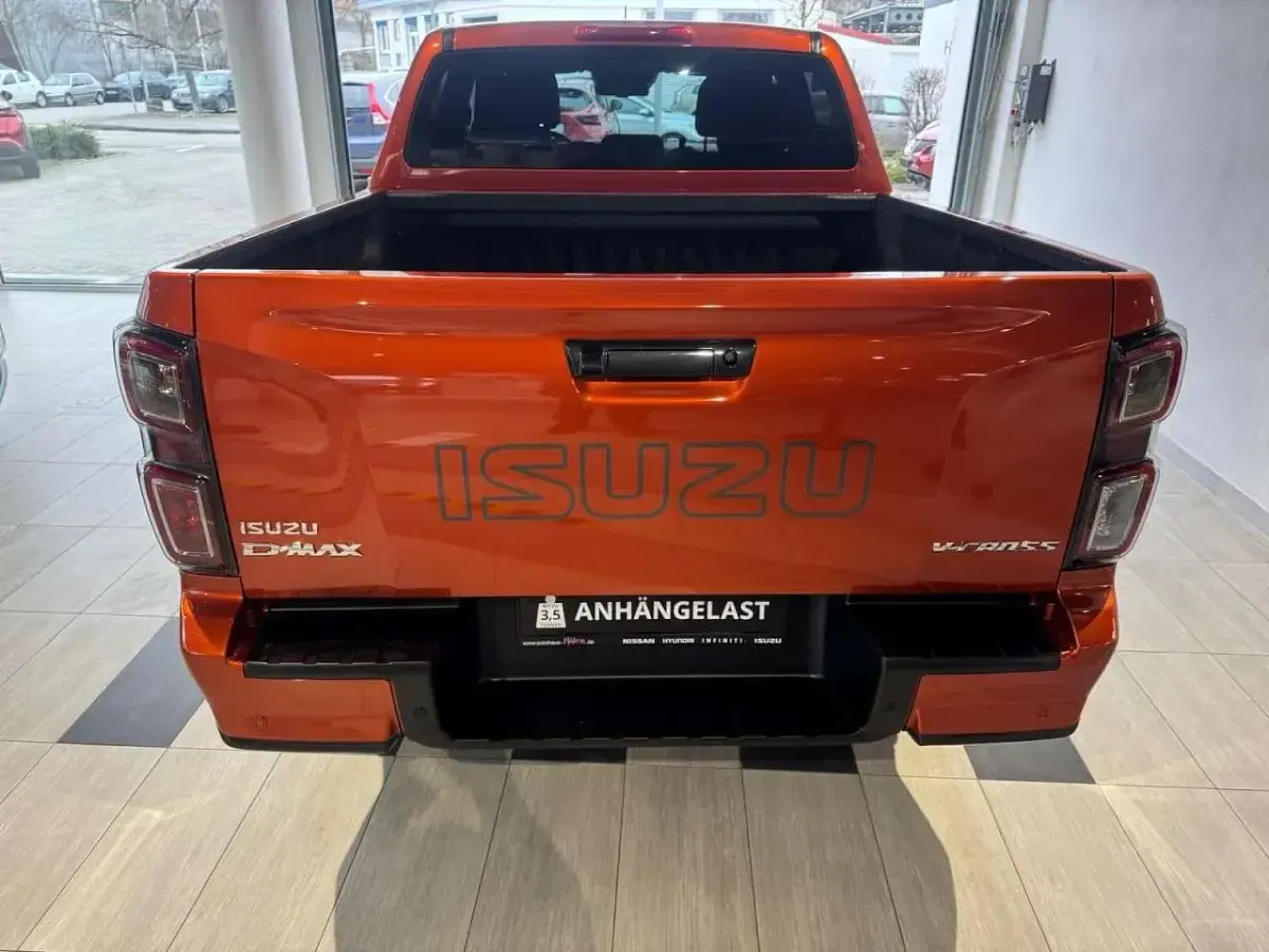 Gebraucht Isuzu D-Max 163 PS (119 kW) 2025 Orange Pickup