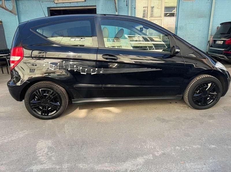 Schwarz Gebraucht 2006 Mercedes 200 Elegance Coupé | 2.950 € (Superpreis) - Bild 1/4