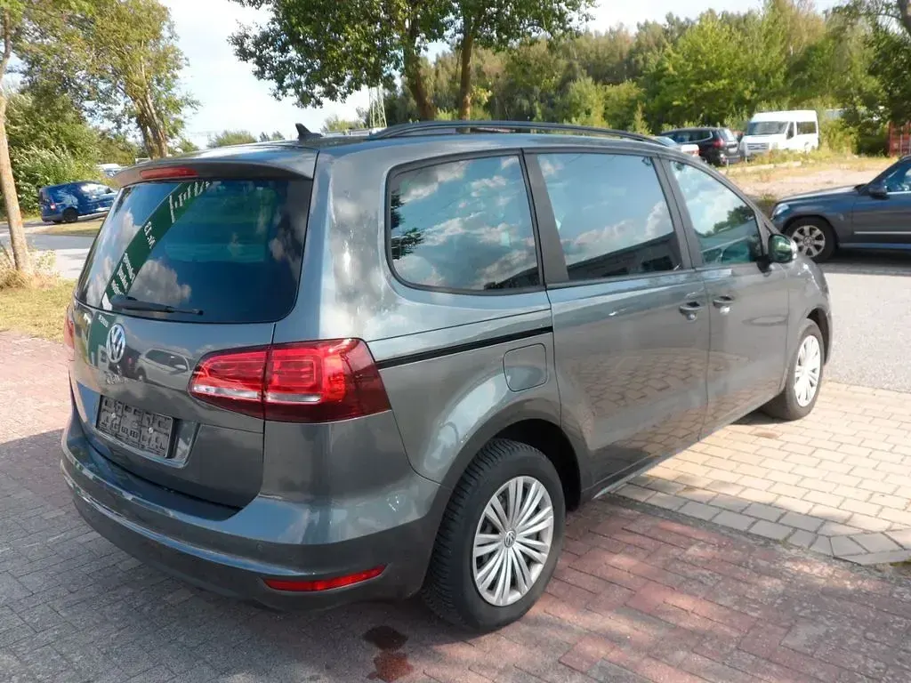 Gebraucht VW Sharan Trendline 150 PS (110 kW) 2016 Grau Van / Kleinbus