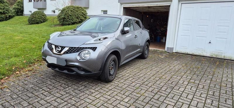 Grau Gebraucht 2019 Nissan Juke N-Connecta SUV | 12.300 € (Guter Preis) - Bild 1/4