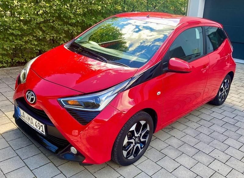 Rot Gebraucht 2020 Toyota Aygo Edition Kleinwagen | 12.790 € (Fairer Preis) - Bild 1/4