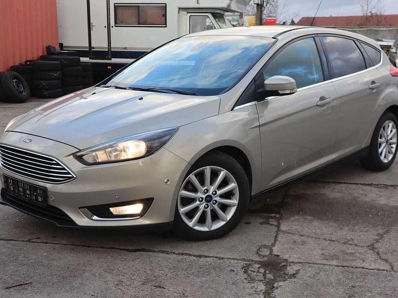Titangrau metallic Gebraucht 2015 Ford Focus Titanium Kleinwagen | 8.500 € (Fairer Preis) - Bild 1/4