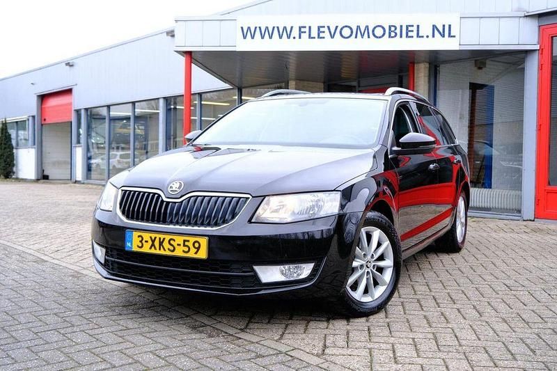 Schwarz Gebraucht 2014 Skoda Octavia Business Line Kleinwagen | 8.250 € (Fairer Preis) - Bild 1/4