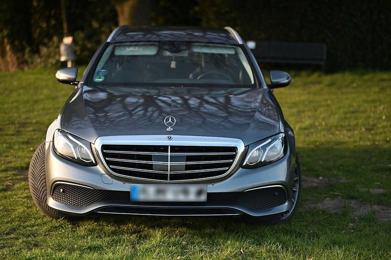 Gebraucht Mercedes E220 194 PS (142 kW) 2019 Grau Kombi