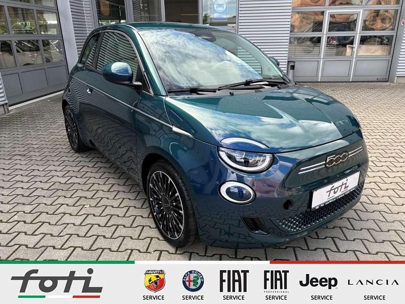 Peacock Gebraucht 2023 Fiat 500e La Prima Kleinwagen | 25.990 € (Etwas zu teuer) - Bild 1/4