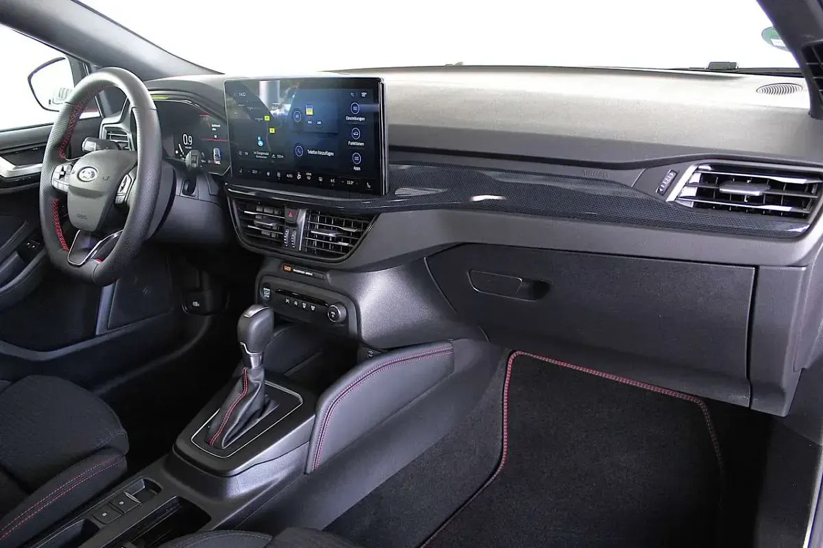 Gebraucht Ford Focus ST-Line X 155 PS (114 kW) 2025 Fantastic red tc Kleinwagen