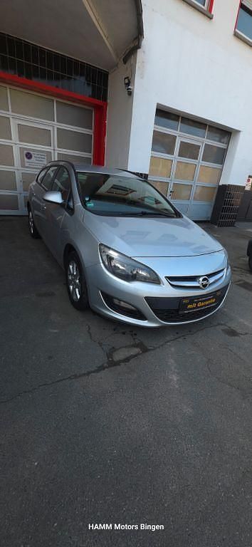 Gebraucht Opel Astra Edition 110 PS (80 kW) 2013 Silber Kombi