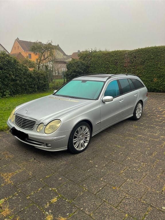 Silber Gebraucht 2005 Mercedes E350 Avantgarde Limousine | 4.990 € (Guter Preis) - Bild 1/4