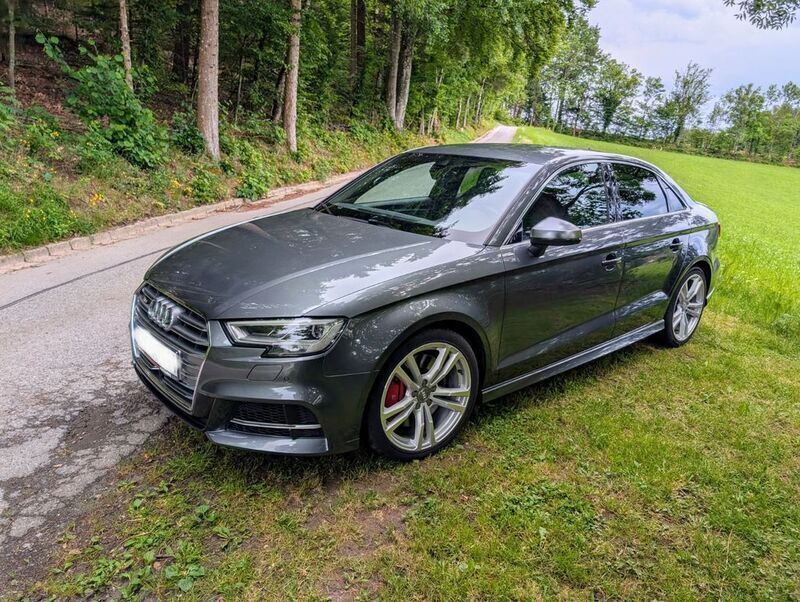 Grau Gebraucht 2017 Audi S3 Ambiente Limousine | 27.500 € - Bild 1/4