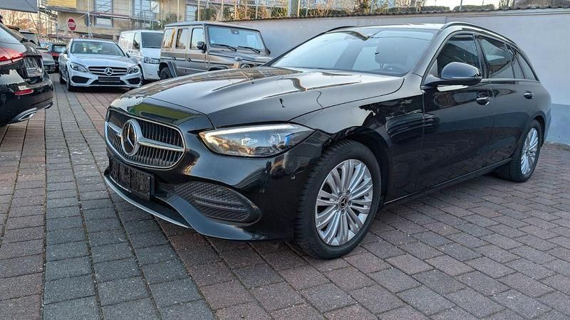 Gebraucht Mercedes C220 200 PS (147 kW) 2023 Schwarz Limousine