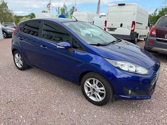 Gebraucht Ford Fiesta 101 PS (74 kW) 2015 Blau Kleinwagen