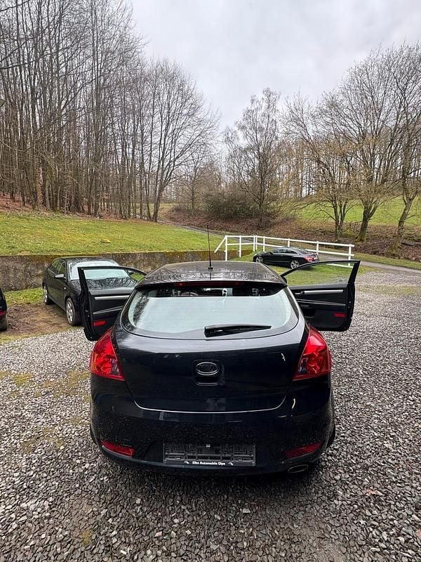 Gebraucht Kia Ceed 126 PS (92 kW) 2009 Schwarz Kleinwagen