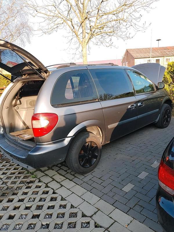 Usado Chrysler Voyager 150 HP (110 kW) 2006 Cinzento Monovolume