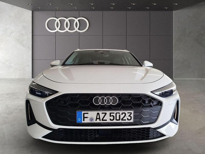 Gebraucht Audi A5 Sport 150 PS (110 kW) 2025 Arkonaweiß Coupé