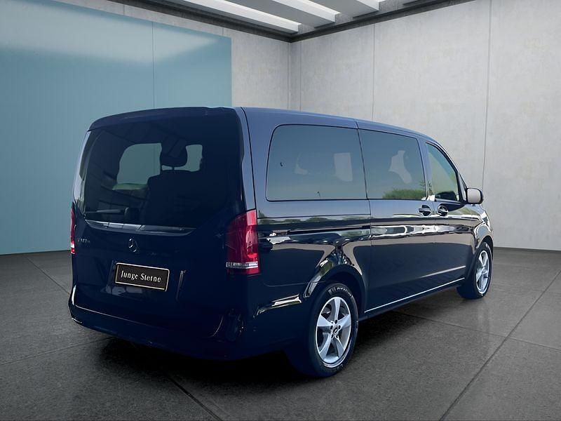 Schwarz Gebraucht 2023 Mercedes V220 Van / Kleinbus | 54.449 € (Teuer) - Bild 1/4