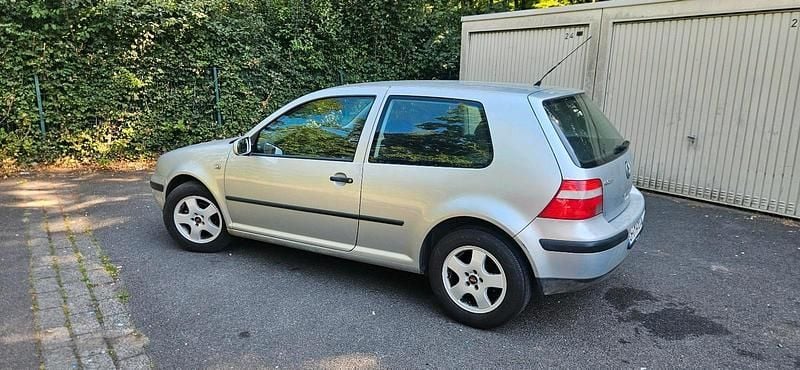 Silber Gebraucht 2003 VW Golf IV Kleinwagen | 1.200 € (Fairer Preis) - Bild 1/4