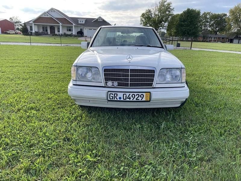 Gebraucht Mercedes E300 143 PS (105 kW) 1995 Weiß Limousine