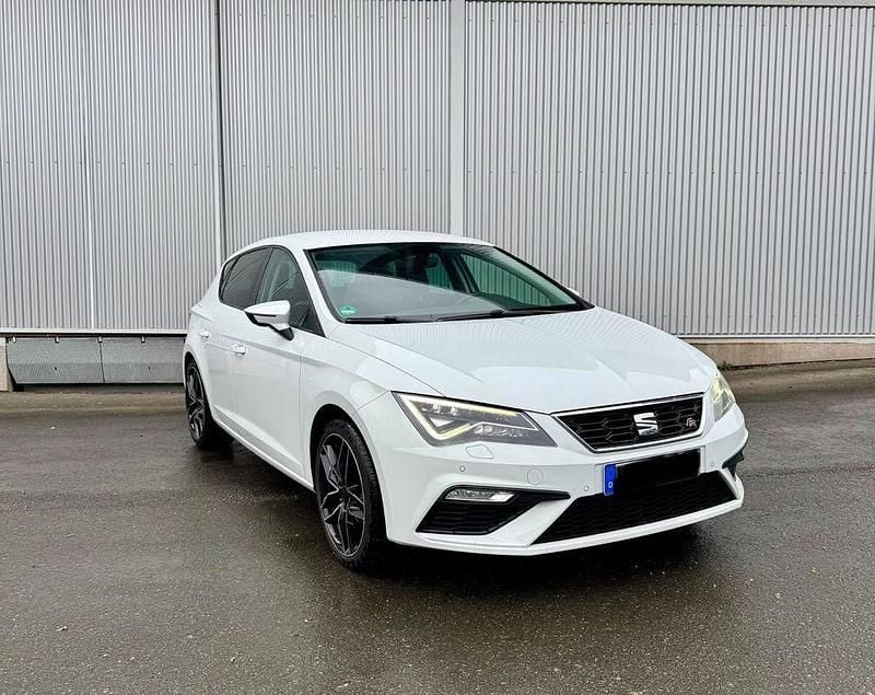 Weiß Gebraucht 2020 Seat Leon FR Limousine | 14.299 € (Guter Preis) - Bild 1/4