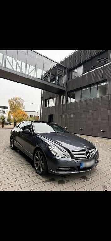 Gebraucht Mercedes E350 265 PS (194 kW) 2012 Blau Coupé